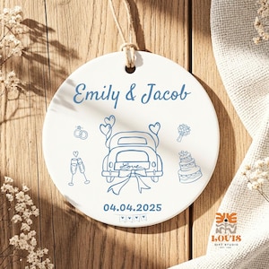 Adorno navideño para el primer matrimonio / Adorno para el coche para el matrimonio / Regalo de boda personalizado / Regalo de Navidad 2025 / Regalo personalizado para el novio