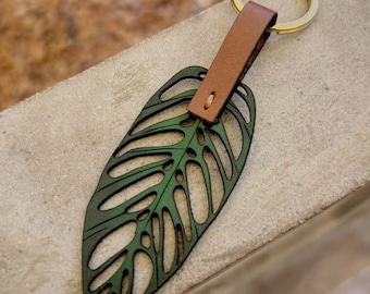 Chaveiro artesanal em couro com formato de folha / Presente para amantes de plantas / Pingente de bolsa em couro com formato de folha - Monstera Esqueleto