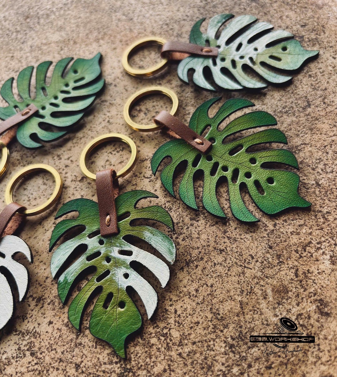 ハンドメイド モンステラ リーフ レザー キーホルダー / 植物愛好家へ