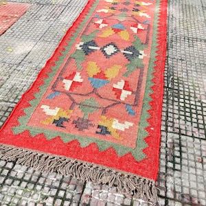 Tappeto Kilim - Vintage rosso, intrecciato a mano per corridoio e scale, geometrico, in juta e lana, tessitura piatta, per ingresso, bagno, cucina, per interni ed esterni. immagine 11
