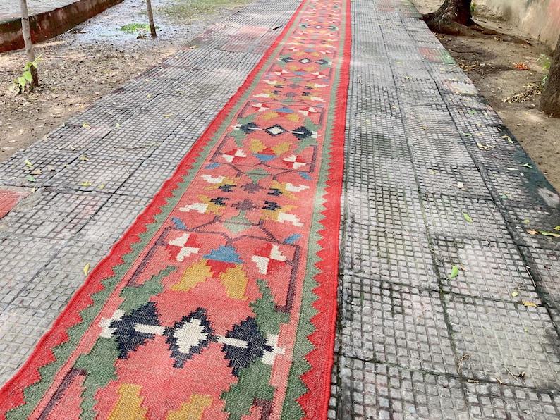 Tappeto Kilim - Vintage rosso, intrecciato a mano per corridoio e scale, geometrico, in juta e lana, tessitura piatta, per ingresso, bagno, cucina, per interni ed esterni. immagine 7
