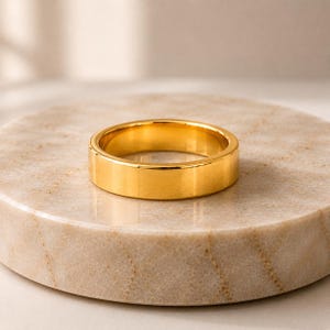 Minimalistisk guldring, klassisk slät vigselring, stapelbara vardagssmycken