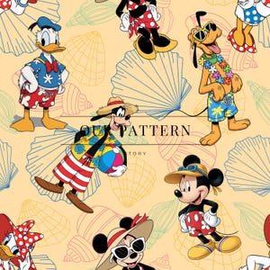 Op de afbeelding: Een herhalend patroon met stripfiguren in strandkleding, waaronder Mickey Mouse, Minnie Mouse, Donald Duck en Goofy. De achtergrond is lichtgeel met schelpencontouren. De tekst "OUR PATTERN STORY" is zichtbaar.