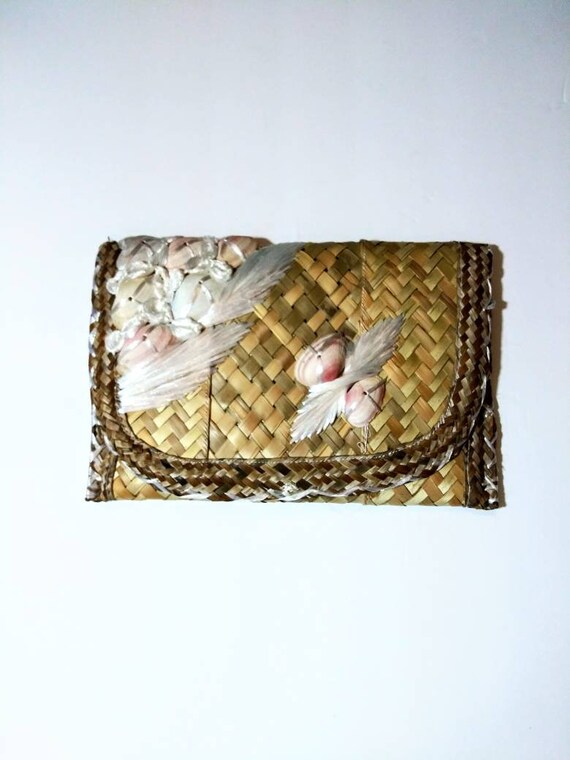 Vintage straw clutch seashell clutch straw seashe… Gem