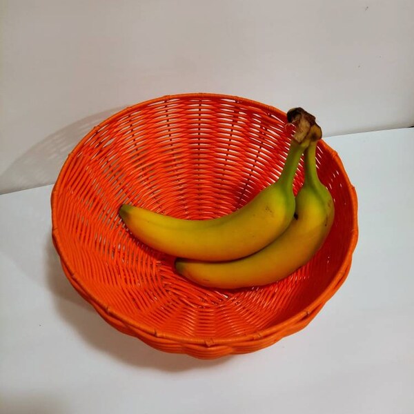 Vintage orange basket - orange wire bowl - large vintage fruit basket - Halloween candy bowl - plastic coated wire bowl