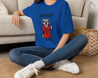 Screaming Raccoon in Red Robe T-Shirt | Ahhh! Graphic Tee
