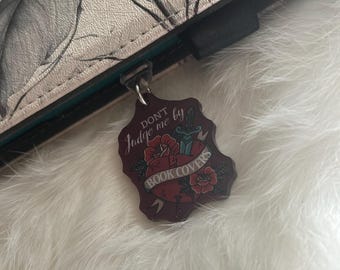 Kindle Charm – Fantasy Bookish Accessory – Booktok Reader Gift Romantasy dark romance enemies to lovers