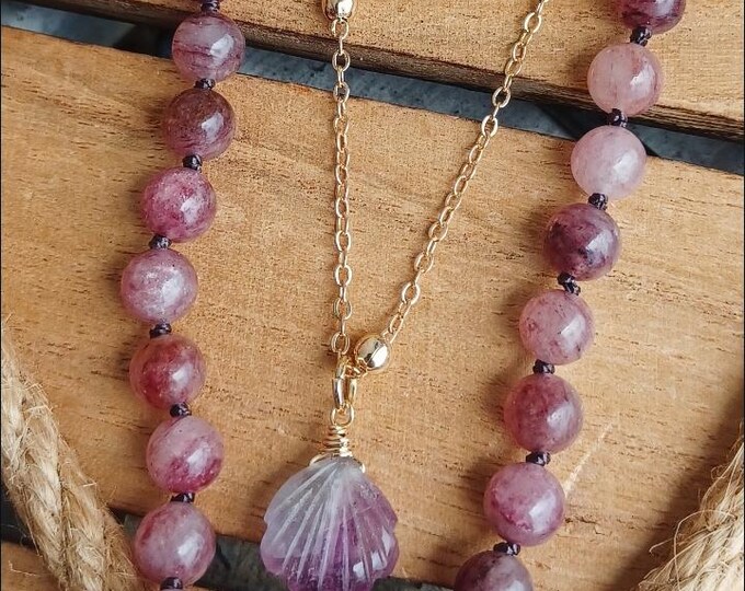 Fluorite Clamshell Gemstone Necklace 16"