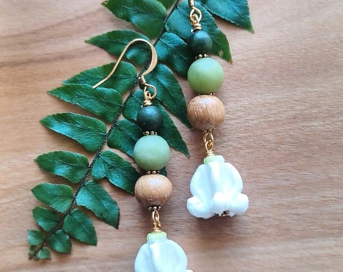 Crown Flower Jade Sandalwood Flower Earrings