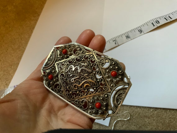 Silver and coral Arabic (?) pendant on chain, nec… - image 3