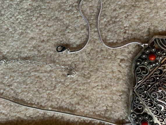 Silver and coral Arabic (?) pendant on chain, nec… - image 5