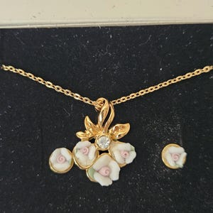 Vintage Avon Porcelain Rose Necklace & Earrings Gift Set