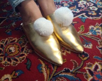 marokkanische Spitzen Babouche handgefertigt für Frauen Hausschuhe Leder Gold Pompoms zuhause und außerhalb traditionell alle Größen