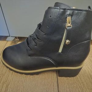 Versatile Women's Leather Combat Boots | Chunky Sole Ankle Boots with Lace-Up & Zip