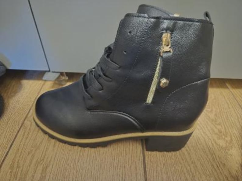 Versatile Women's Leather Combat Boots | Chunky Sole Ankle Boots with Lace-Up & Zip