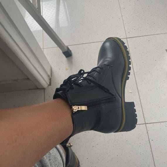Versatile Women's Leather Combat Boots Chunky Sole Ankle Boots with Lace-Up & Side Zip