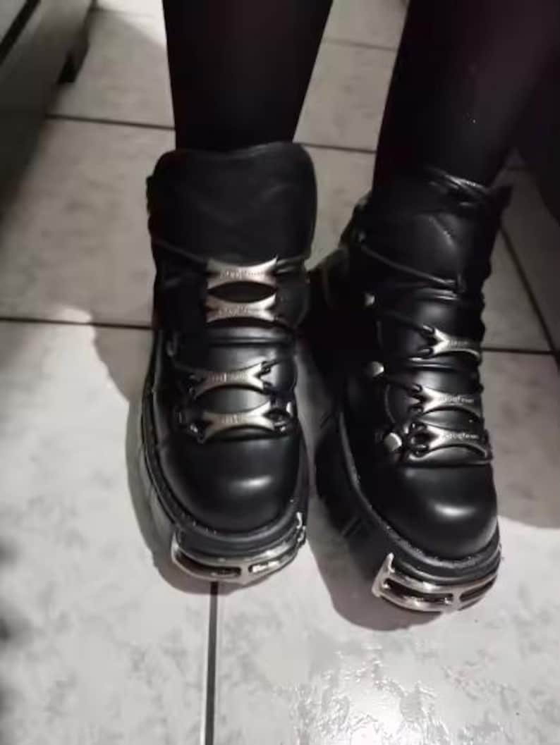 Women’s Black Punk Platform Sneakers - 6cm Gothic Metal Decor Motorcycle Boots - Lace-Up Rock Style Ankle Boots - High Heel PU Leather Platform Shoes - Industrial Punk Streetwear Booties