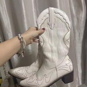 Botas vaqueras occidentales bordadas en blanco para mujer - Botas vintage de punta puntiaguda y tacón grueso