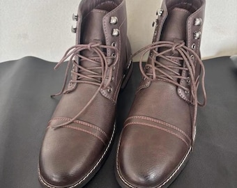 Botines marrones de moda para hombre / Botas clásicas y cómodas de piel sintética