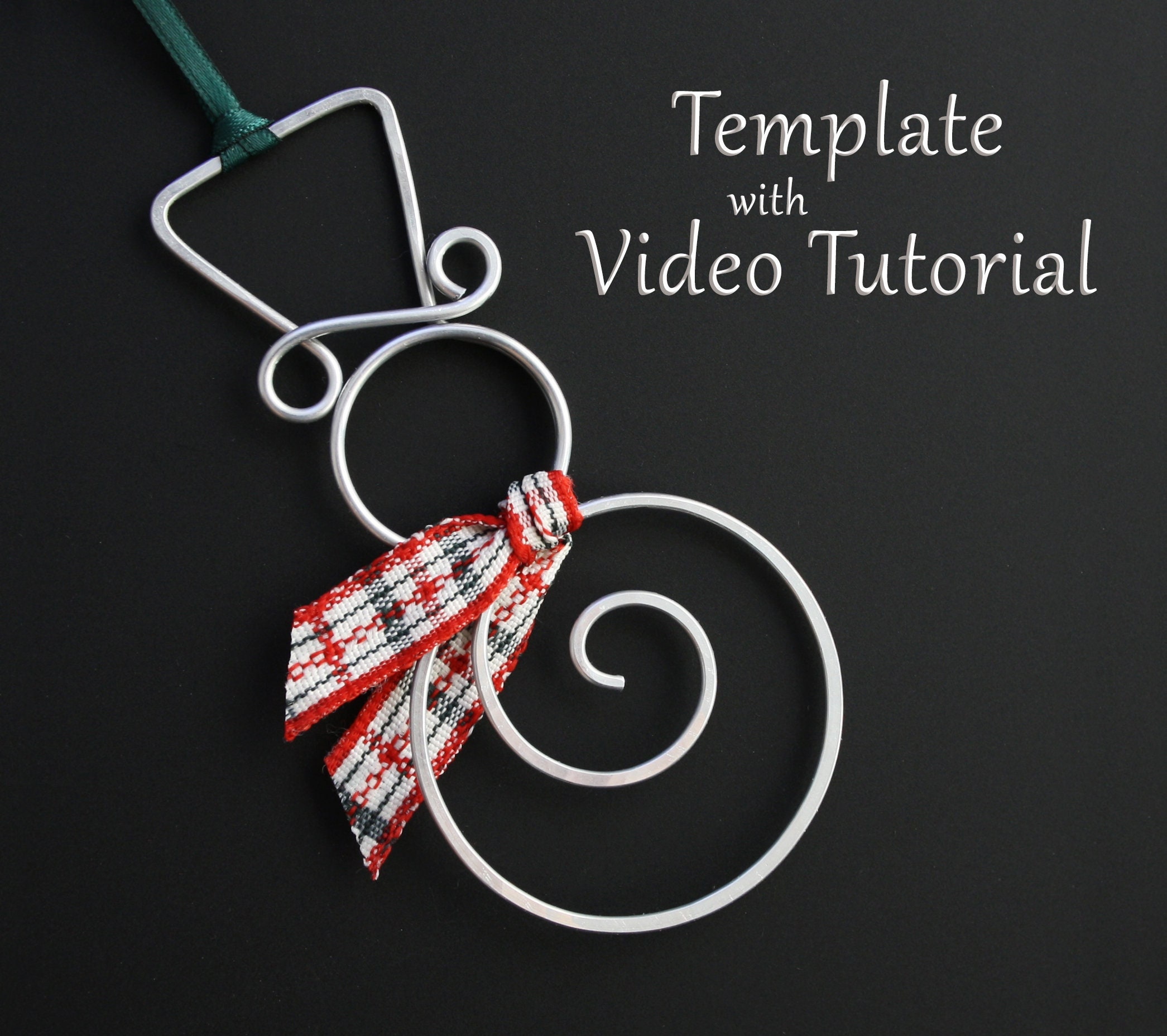 Modello per ornamento natalizio a forma di pupazzo di neve avvolto in filo metallico: file scaricabile con tutorial video / regalo fai da te per riempire la calza della Befana
