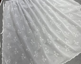 Embroidered Sprigged Apron / 18th Century / Colonial Revolutionary War Reenacting