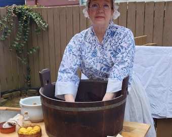 18th Century Lined Bedgown / Size Medium / Colonial Revolutionary War Era  / *IN STOCK*