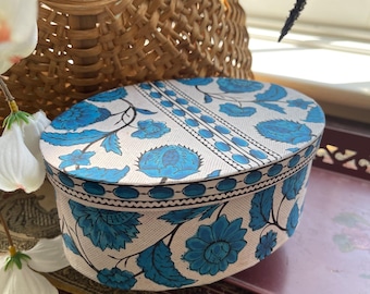 18th & 19th Century Bandbox / Hand Covered in Period Prints