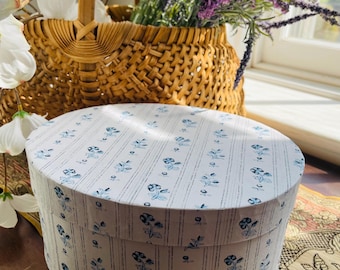 18th & 19th Century Bandbox / Hand Covered in Period Prints