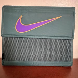 Carpeta de tela Nike Mead de los años 90, de nailon, modelo Trapper Keeper (1995).