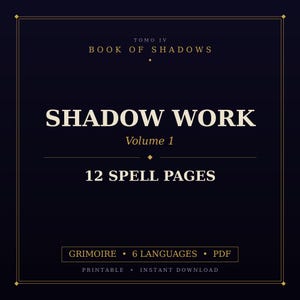 Könnte beinhalten: Ein dunkelblaues digitales Dokumentencover mit goldenem Text, der TOMO IV BOOK OF SHADOWS, SHADOW WORK Volume 1, 12 SPELL PAGES sowie GRIMOIRE 6 LANGUAGES PDF PRINTABLE INSTANT DOWNLOAD lautet, eingefasst in einen dünnen goldenen rechteckigen Rahmen.
