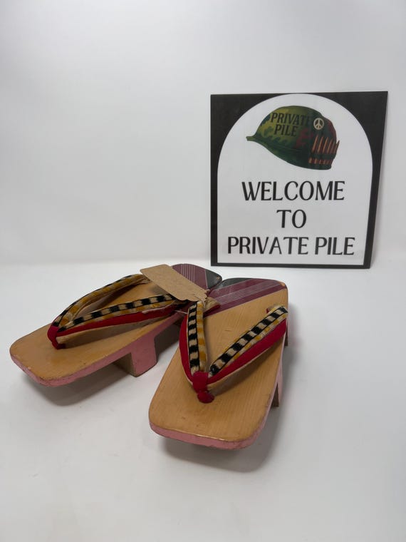 Vintage Japanese Wooden Geta Sandals – Traditional Thonged Footwear