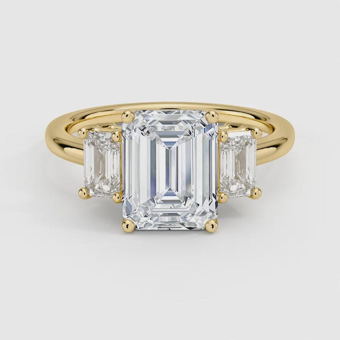 Pear Cut Diamond Engagement Ring | Yellow Gold Minimalist Teardrop ...