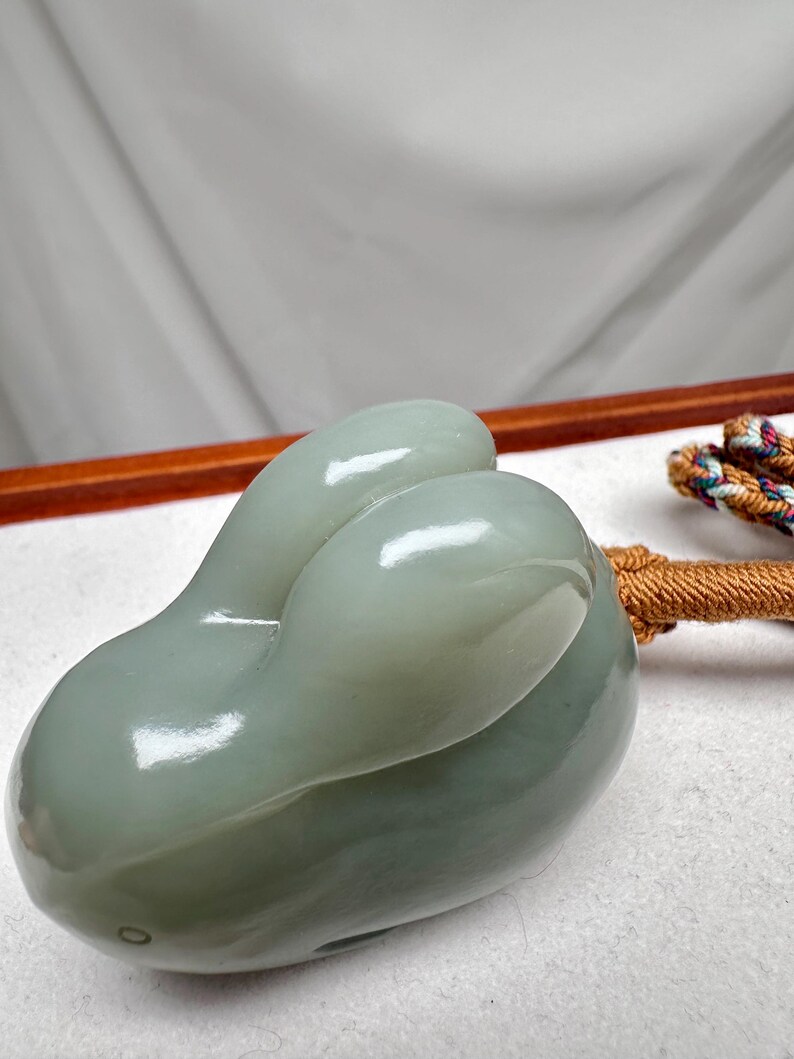 Colgante de mano de conejo de jade nefrita natural, tallado en jade verde lechoso suave, piedra antiestrés lisa de 160 g, regalo de jade certificado imagen 10