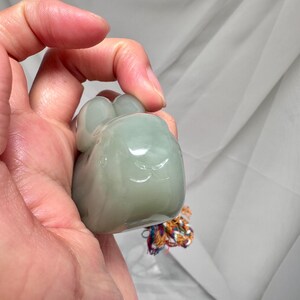 Colgante de mano de conejo de jade nefrita natural, tallado en jade verde lechoso suave, piedra antiestrés lisa de 160 g, regalo de jade certificado imagen 8