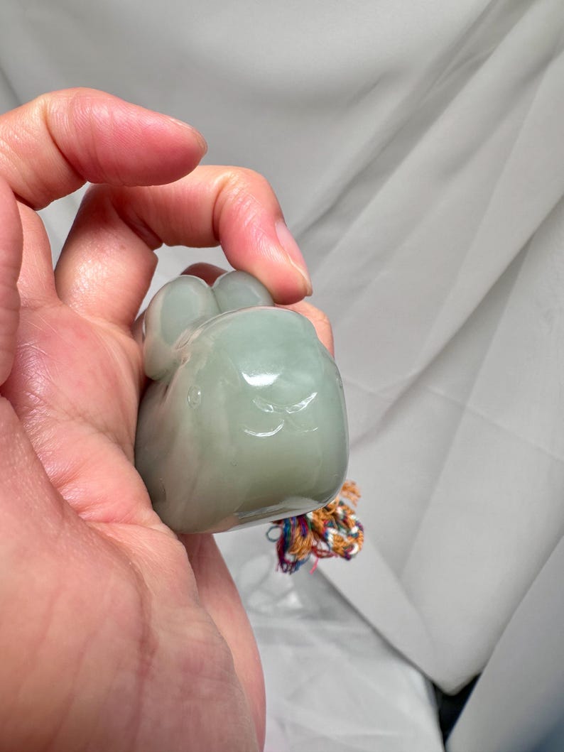 Colgante de mano de conejo de jade nefrita natural, tallado en jade verde lechoso suave, piedra antiestrés lisa de 160 g, regalo de jade certificado imagen 8