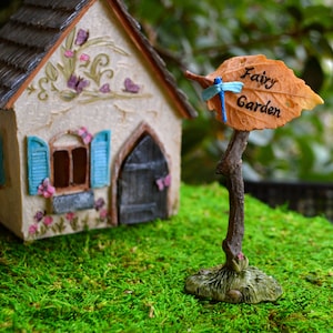 Fairy Garden Sign with Dragonfly on Leaf ~ Fairy Garden Miniatures ~ Gardening Supplies ~ Dollhouse Accessories ~ Welcome signs ~4.5&quot;Hx2.5&quot;W