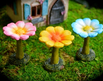 Miniature Flower Birdbath – 2" Resin Bird Bath – Fairy Garden Miniatures – Color Choice – Dollhouse Garden Décor – 1 Only