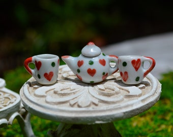 Miniature Ceramic Tea Set – Fairy Garden or Dollhouse Tea Set with Woven Tin Tray, Teapot & Mugs