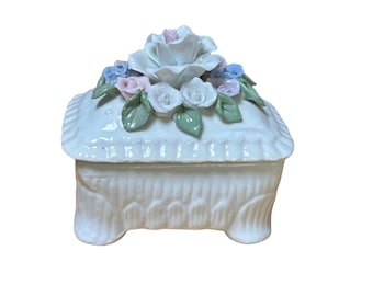 Caixa de joias vintage feita à mão em porcelana: caixa de lembranças com tampa floral pastel para amantes de joias, presente exclusivo, mini caixa