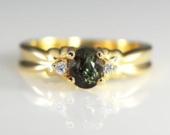 Rare Natural Color Change Alexandrite and Diamond 14K Yellow  Gold Ring