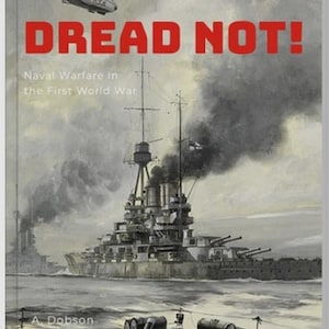 Puede incluir: Portada de libro con el título "DREAD NOT!" en rojo. La ilustración muestra un buque de guerra en el mar, con humo saliendo de las chimeneas. El subtítulo es "Naval Warfare in the First World War".