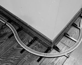 Model Train Track Outside Corner Wall Mount Kit in N, HO, O, G, and Standard Gauge