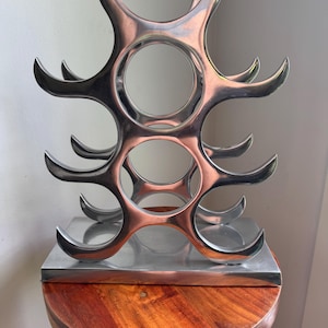 Casier à vin chromé vintage pour 9 bouteilles | Porte-bouteilles en métal style moderne du milieu du siècle | Décoration sculpturale pour chariot de bar | Rangement à vin postmoderne
