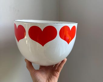 Arabia Finel “Heart” Enamel Bowl by Kaj Franck – 1960s Vintage – Red Hearts Scandinavian Design