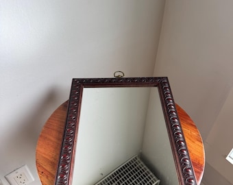 Vintage Carved Wood Mirror – Ornate Oval‑Pattern Frame
