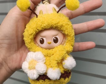 Los trajes de los monstruos (sin incluir las muñecas)