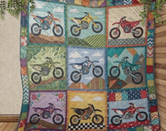 Dirt Bike Quilt Motocross Blanket Motorcycle Racing Bedding Gift for Boys Kids Dirt Bike Lover Bedroom Decor Quilt