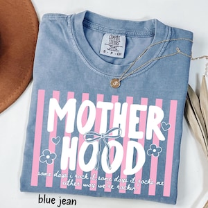 Retro Motherhood Comfort Colors Shirt, Trendy Mama Shirt, Mom Life Tee, Oversized Graphic Mom T-Shirt, Cool Mom Club Shirt, Mothers Day Gift
