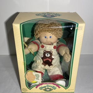 Vintage Coleco 1983 Cabbage Patch Kid Doll NEW IN BOX w/ Adoption Papers #3900