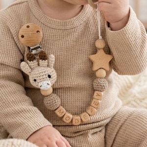 Personalisierter Schnullerclip in Tierform mit Häkelmotiv und Namen, Schnullerclip aus Holz im Boho-Stil, neutraler Schnullerhalter, Geschenk zur Geburt
